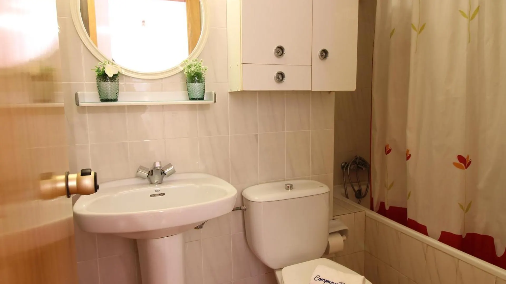 Apartamento Centrico Con Terraza Y Acceso Cercano A La Playa, Bares Y Mercado En Empuriabrava - Es-228-181 0*,  Spanien