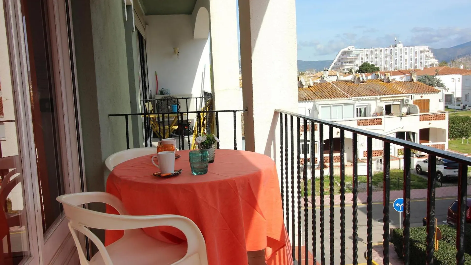 Apartamento Centrico Con Terraza Y Acceso Cercano A La Playa, Bares Y Mercado En Empuriabrava - Es-228-181 Spanien